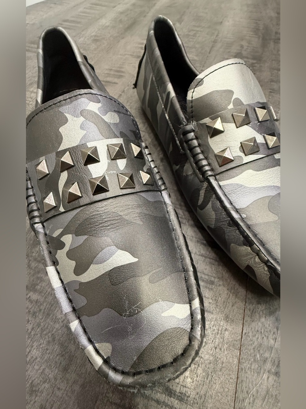VINTAGE/Men's Gray Camo Studded Slip-On Oxfords